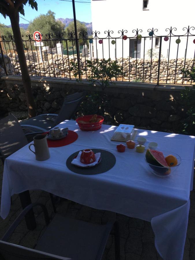 Casa Basgiu, Chambres Avec Balcon Et Table D'Hotes Zilia Exterior foto